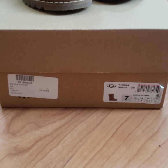 NIB!!! UGG NESSA BOOT - Picture 3 of 7